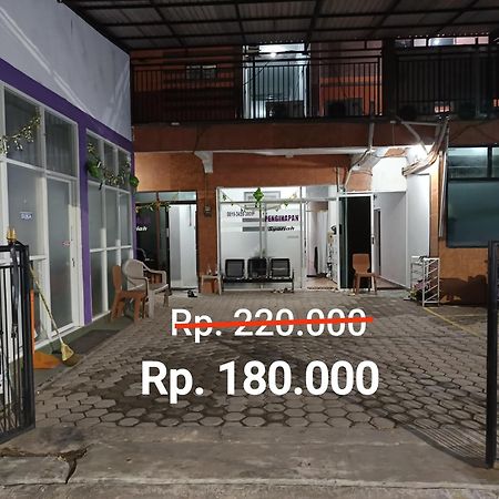 Penginapan Violet Doorz Syariah Banjarbaru Exteriör bild